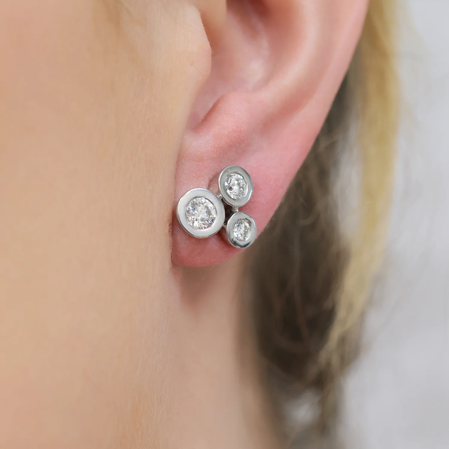18ct White Gold Round Brilliant Cut Rub Over Bubble Earrings - Image 2