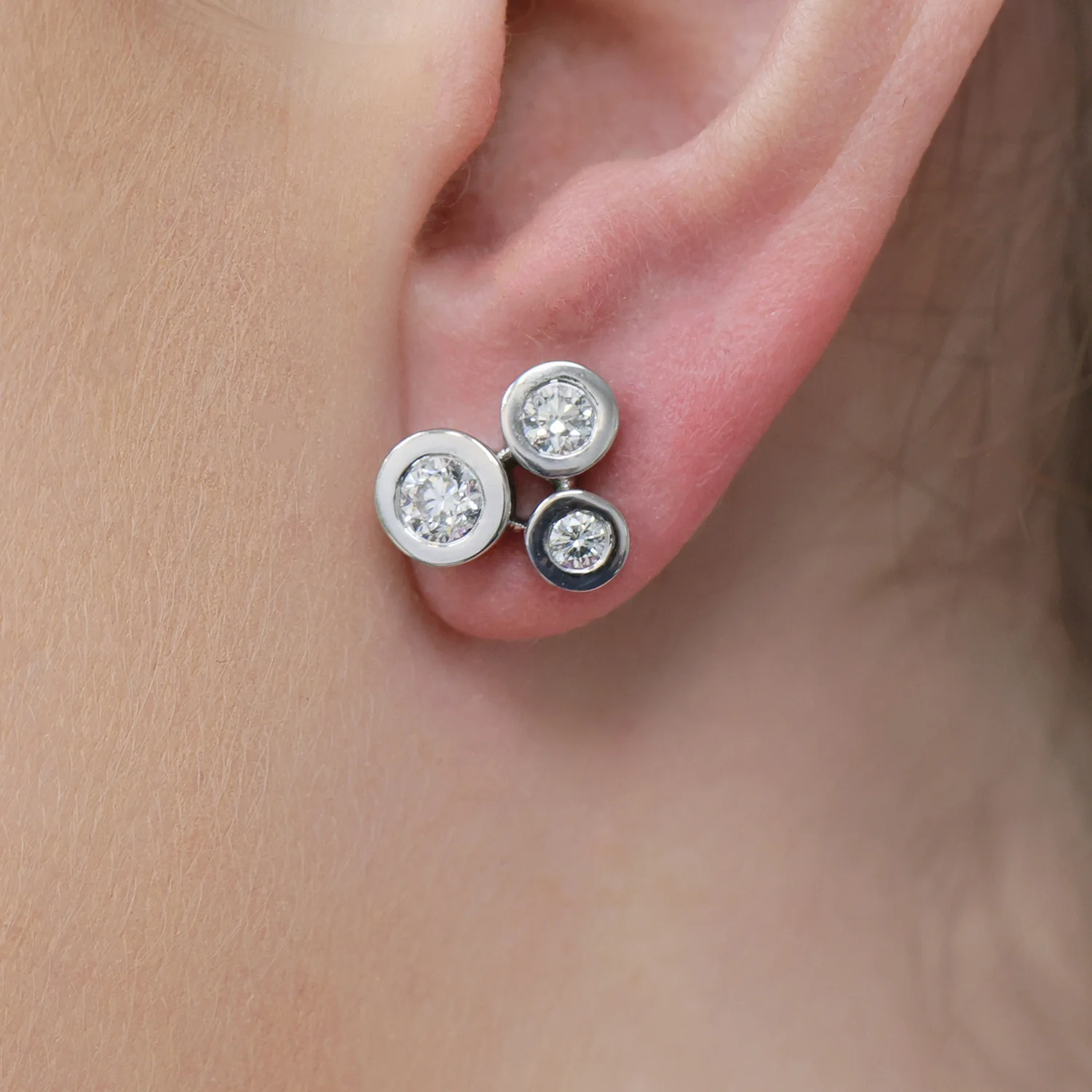 18ct White Gold Round Brilliant Cut Rub Over Bubble Earrings - Image 3