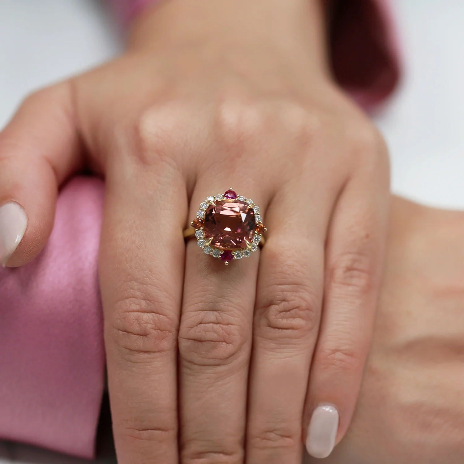 18ct Yellow Gold Pink Tourmaline Cluster Dress Ring. - Image 3