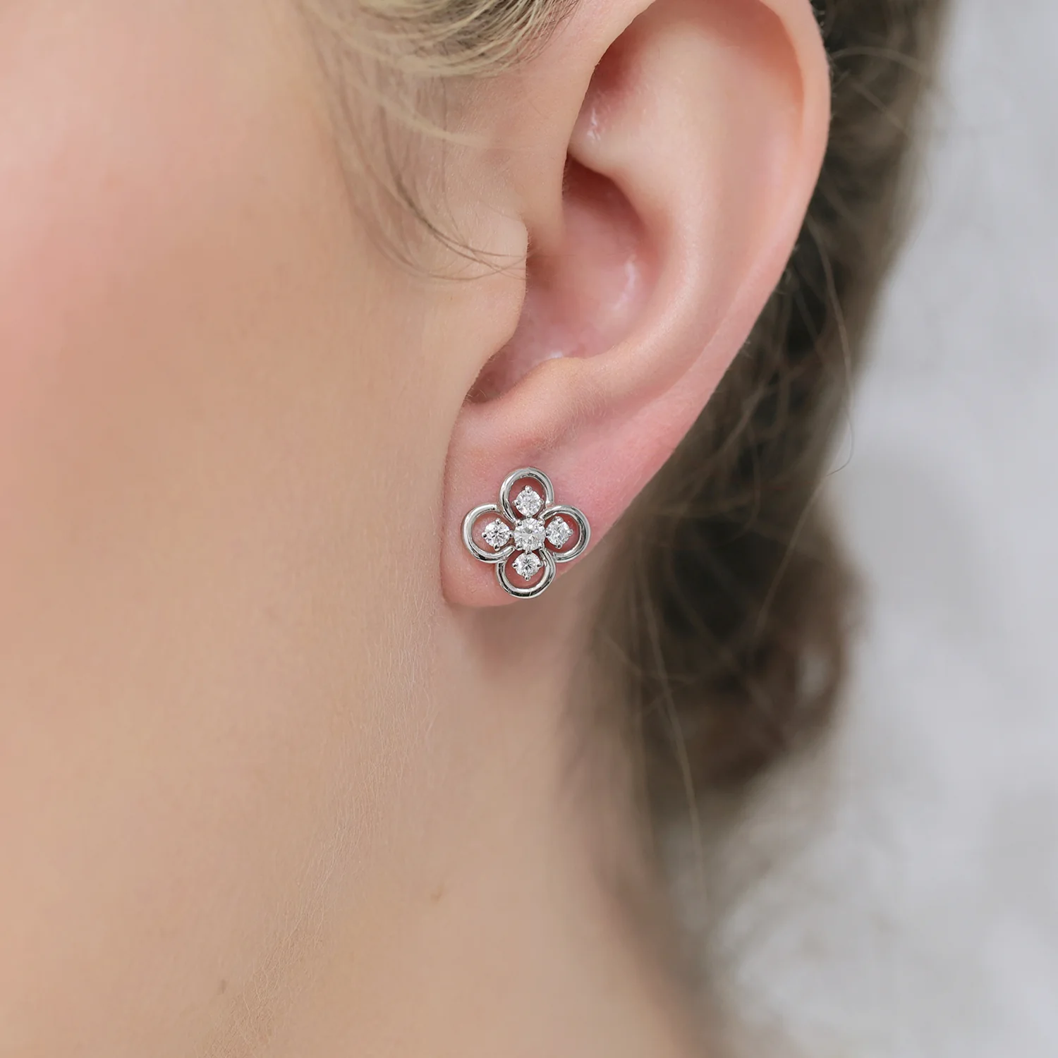 18ct White Gold Quatrefoil Diamond Set Stud Earrings - Image 3
