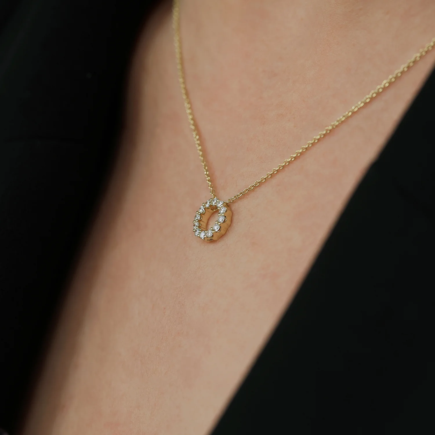 18ct Yellow Gold And Round Brilliant Cut Diamond Circle Pendant - Image 2