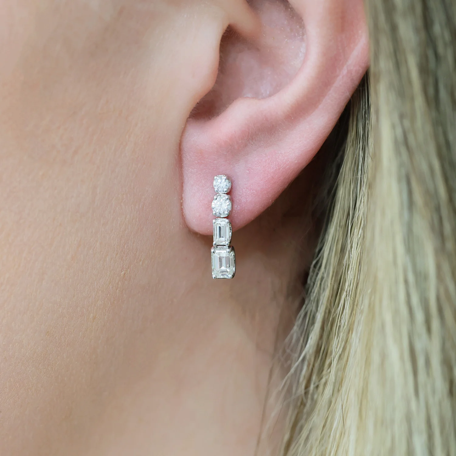18ct White Gold Brilliant and Emerald Cut Diamond Drop Earrings - Image 3
