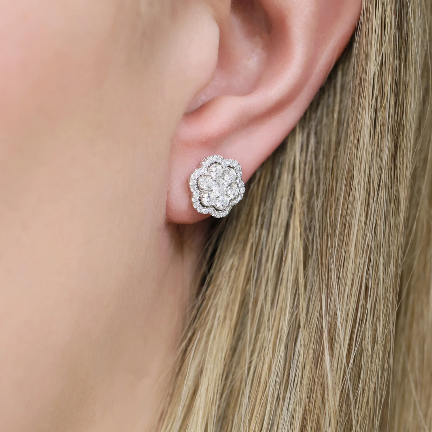 18ct White Gold Diamond Cluster Floral Shape Stud Earrings - Image 2