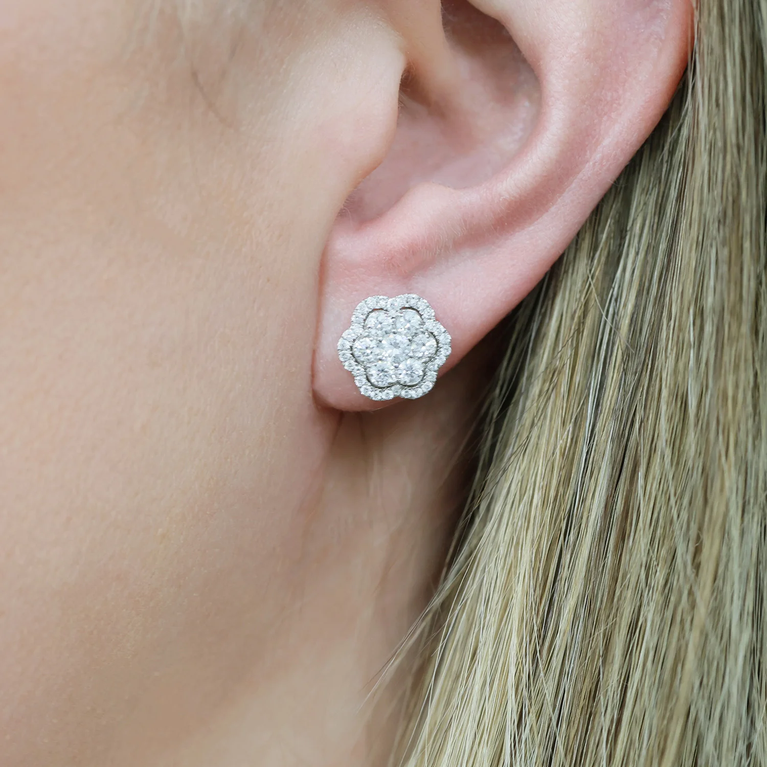 18ct White Gold Diamond Cluster Floral Shape Stud Earrings - Image 3