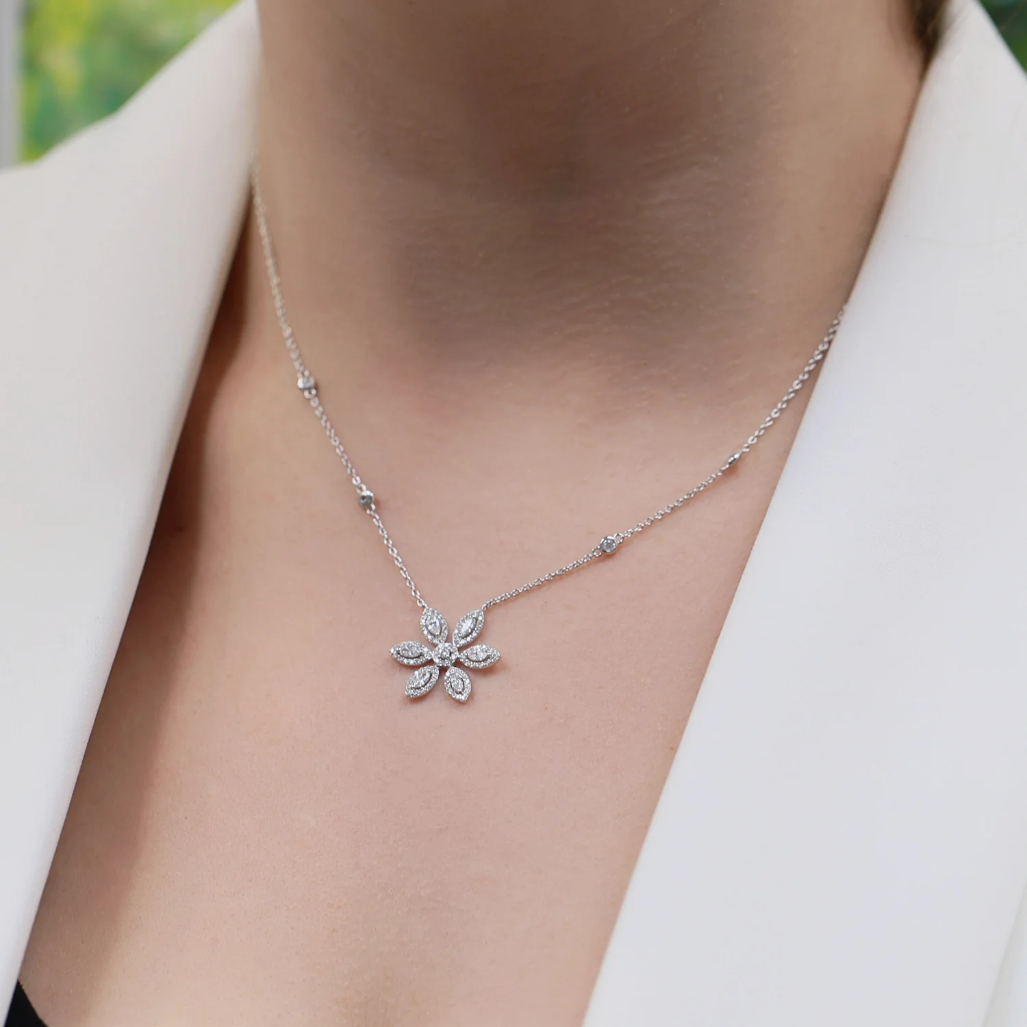 18ct White Gold Marquise And Round Brilliant Cut Six Petal Flower Pendant - Image 3