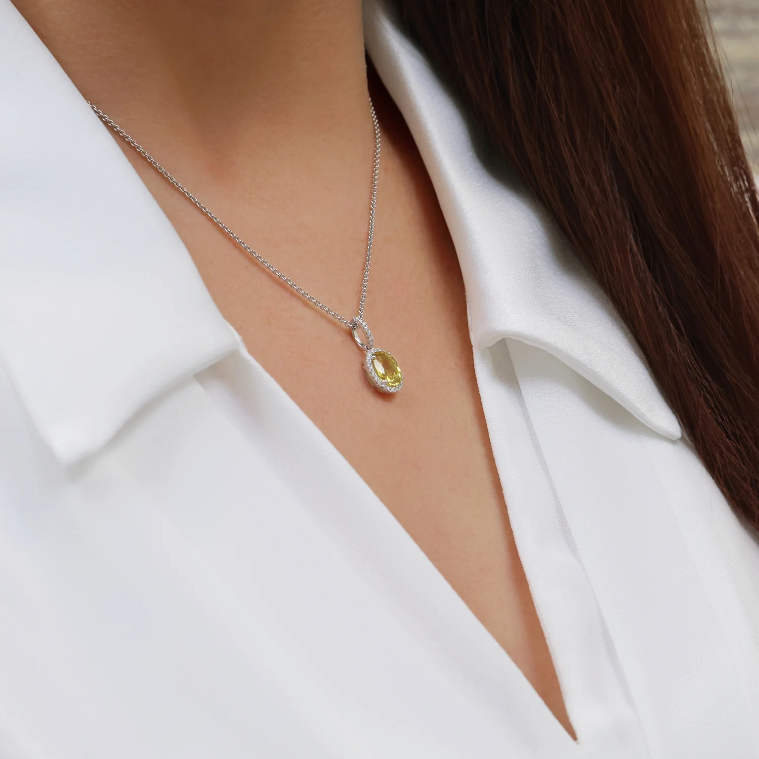18ct White Gold Oval Cut Yellow Sapphire Diamond Halo Pendant - Image 3