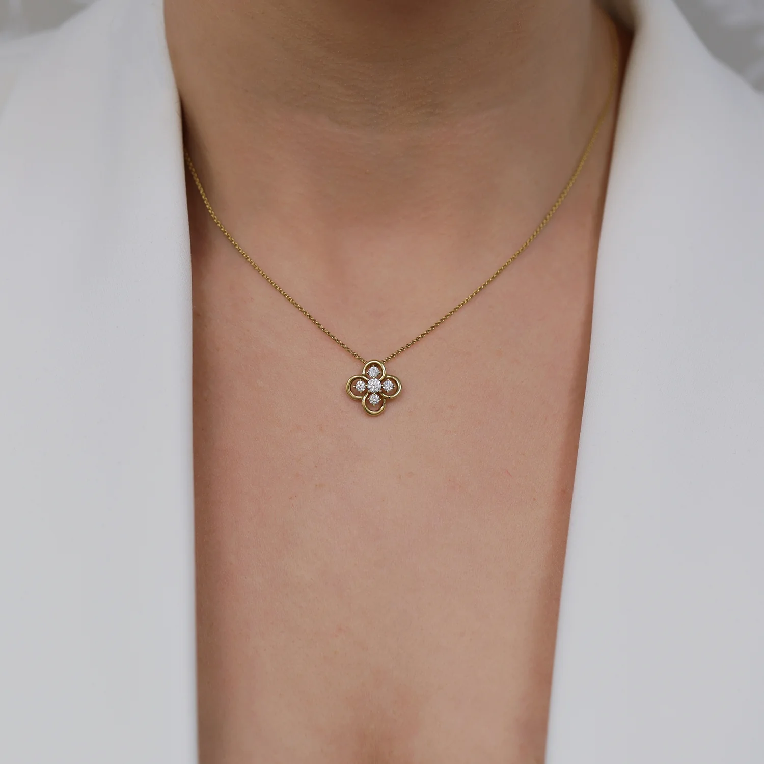 18ct Yellow Gold Five Stone Flower Diamond Pendant - Image 2