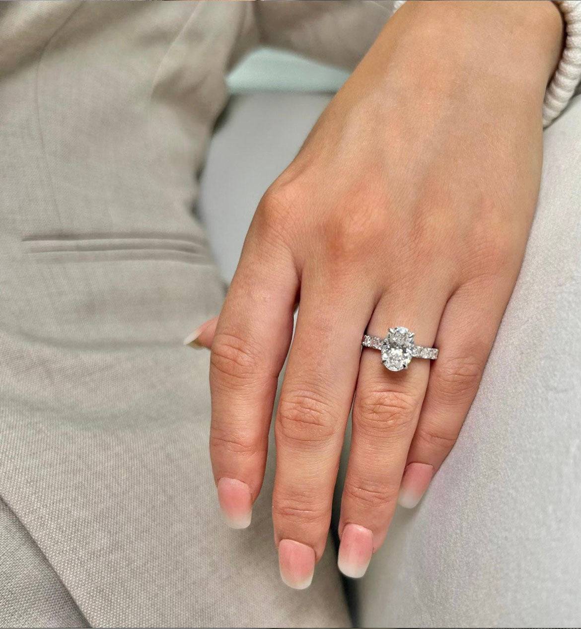 Platinum GIA Certificated 2.51 Carat Oval Cut Diamond Single Stone Ring With Oval Cut Diamond Shoulders - Image 2