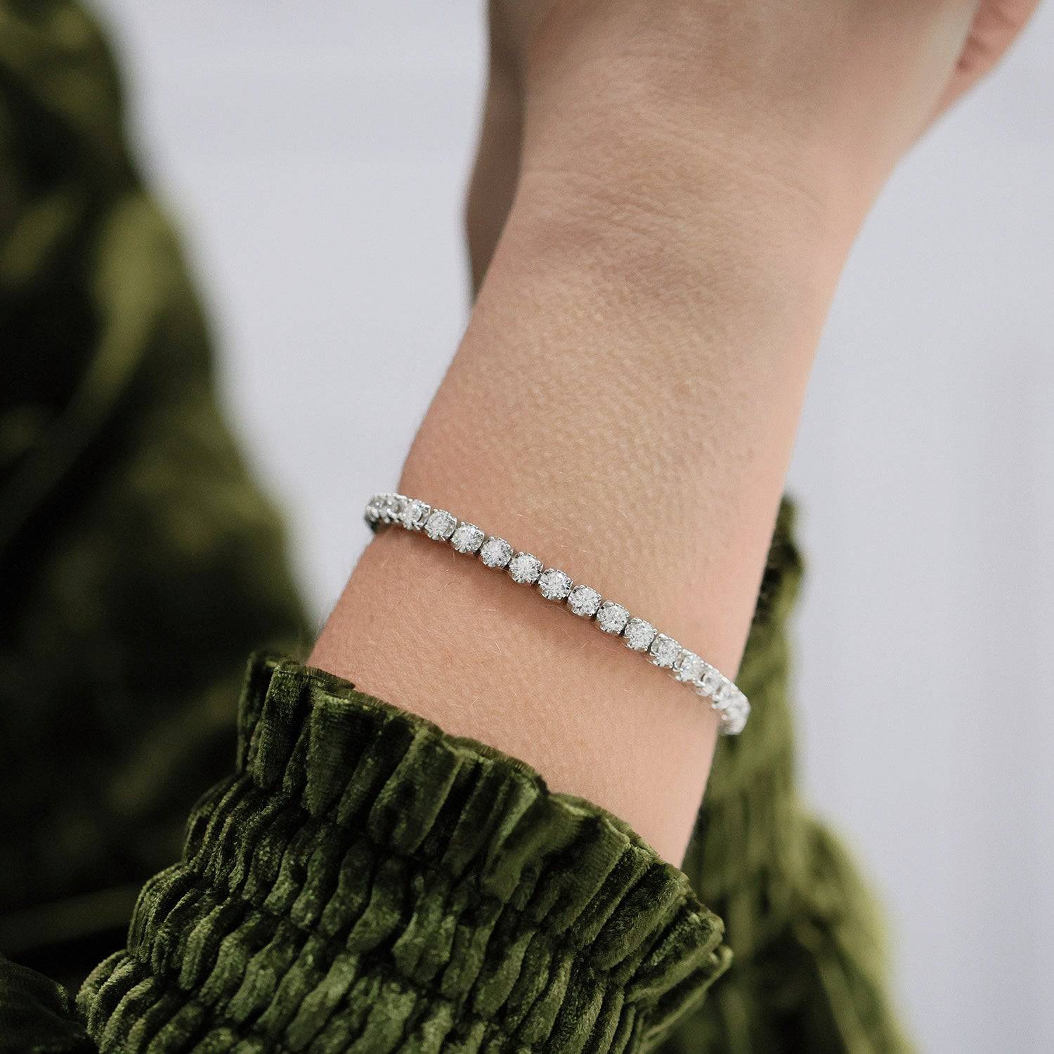 Platinum Round Brilliant Cut Diamond Tennis Bracelet - Image 2