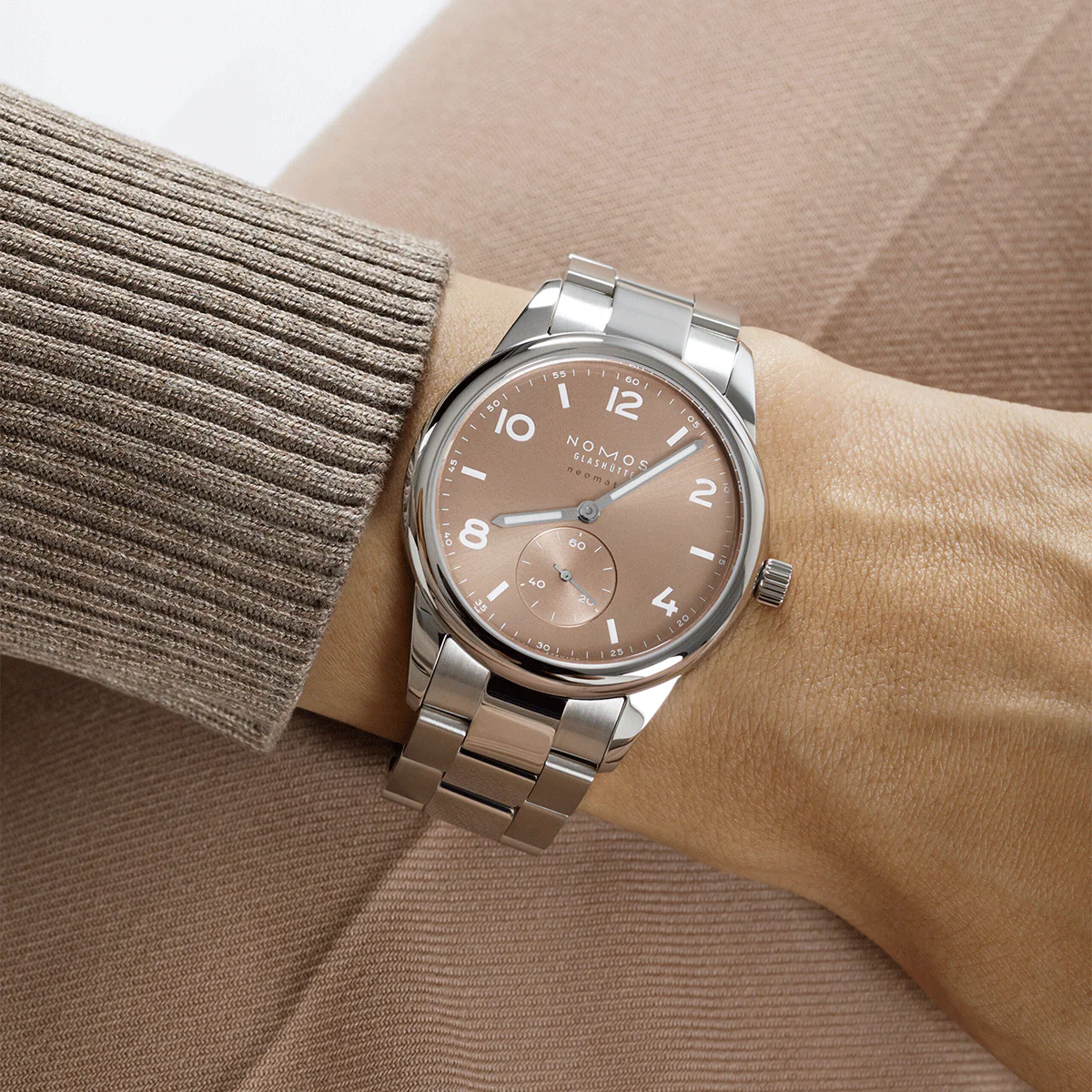 Club Sport Neomatik 39.5 mm Beige Gold Bracelet Watch - Image 3