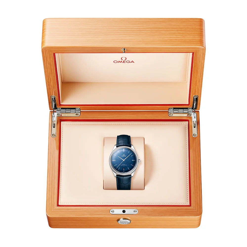 De Ville Tresor 40mm Blue Silk Dial Diamond Set Strap Watch - Image 2