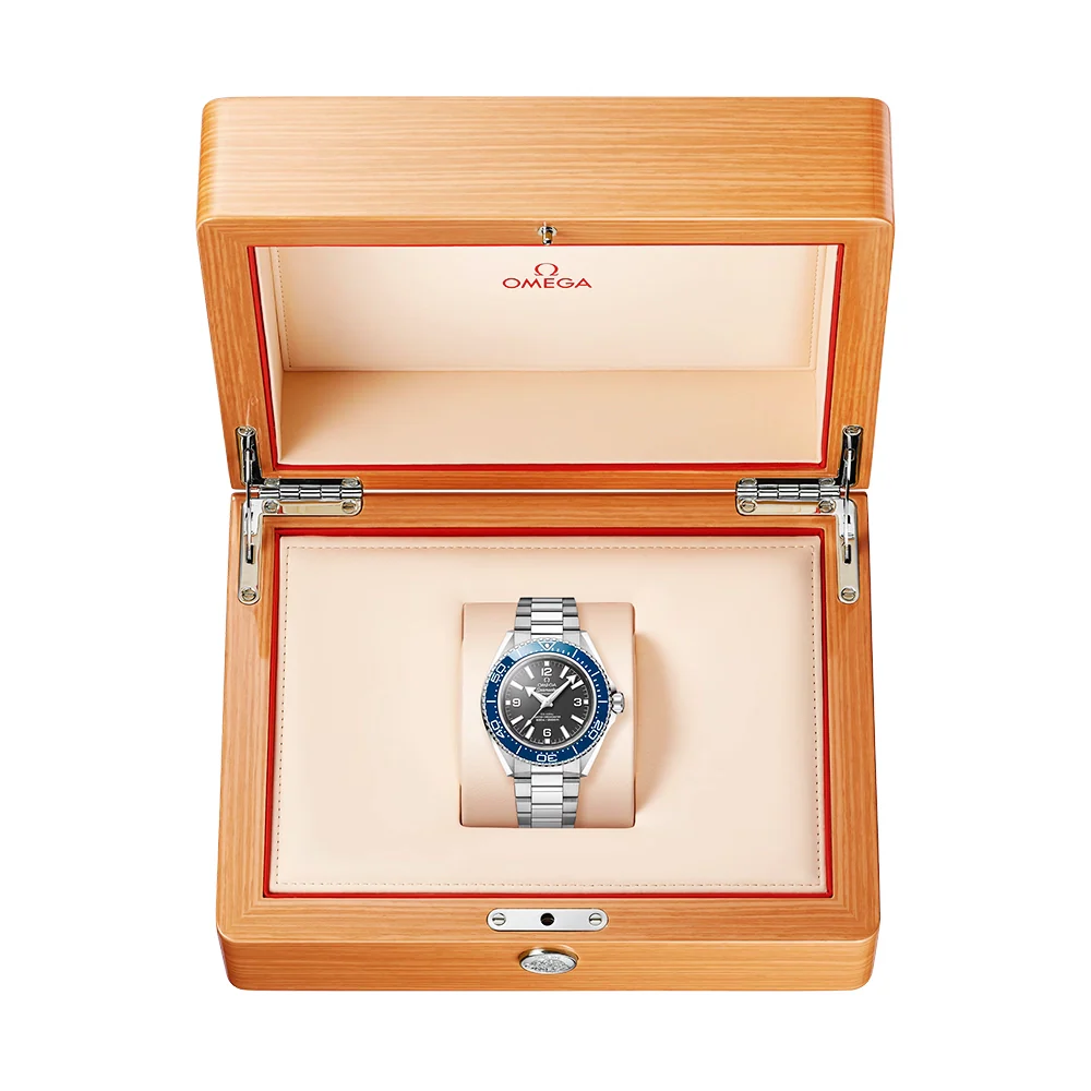 Seamaster Planet Ocean 600m 42mm Black Dial & Blue Bezel Bracelet Watch - Image 2