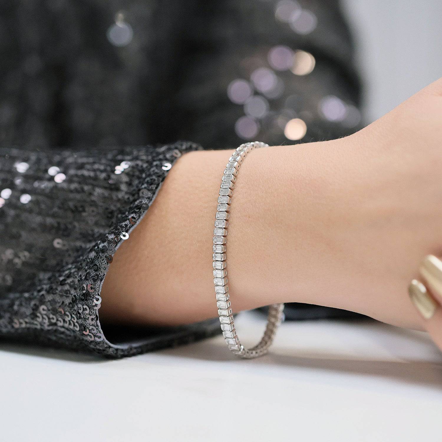 18ct White Gold Emerald Cut Diamond Rubover Set Bracelet - Image 3
